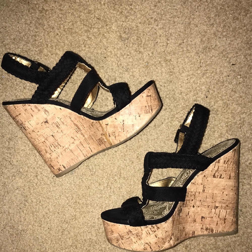 Black sandals with cork wedge